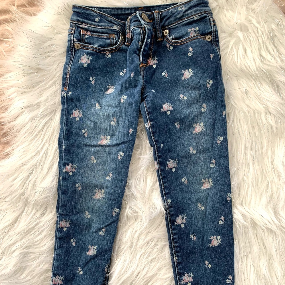 Girls size 5 Gap brand blue jeans with flowers. Regular Stretch Super Skinny fit